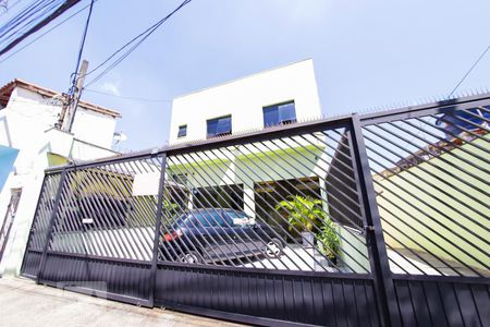 Casa à venda com 80m², 2 quartos e 4 vagas Casa à venda com 80m², 2 quartos e 4 vagasFachada