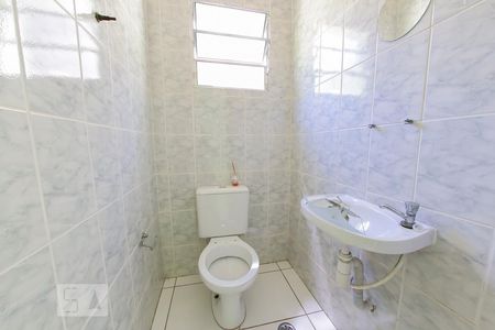 Casa à venda com 80m², 2 quartos e 4 vagas Casa à venda com 80m², 2 quartos e 4 vagasBanheiro de Serviço