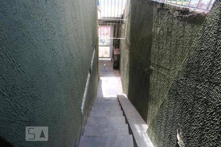 Casa à venda com 60m², 2 quartos e 2 vagasEscadas