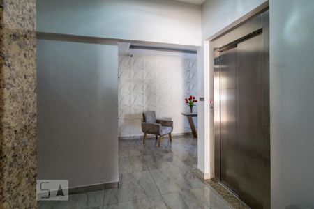 Apartamento à venda com 45m², 2 quartos e 1 vagaHall dos elevadores do bloco