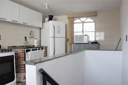 Casa de condomínio à venda com 300m², 5 quartos e 2 vagas Casa de condomínio à venda com 300m², 5 quartos e 2 vagasCozinha terceiro Piso