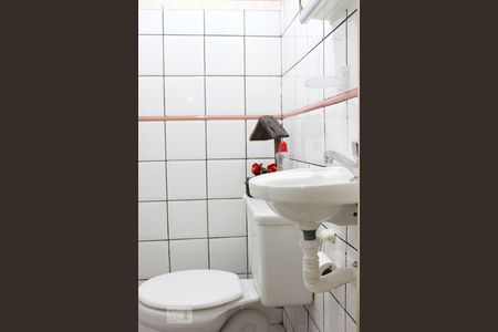 Casa de condomínio à venda com 300m², 5 quartos e 2 vagas Casa de condomínio à venda com 300m², 5 quartos e 2 vagasBanheiro da Suíte 1