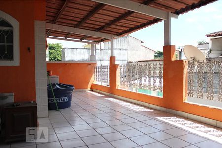 Casa de condomínio à venda com 300m², 5 quartos e 2 vagas Casa de condomínio à venda com 300m², 5 quartos e 2 vagasTerraço
