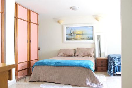 Casa de condomínio à venda com 300m², 5 quartos e 2 vagas Casa de condomínio à venda com 300m², 5 quartos e 2 vagasSuíte 2