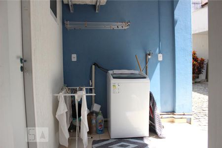 Casa de condomínio à venda com 300m², 5 quartos e 2 vagas Casa de condomínio à venda com 300m², 5 quartos e 2 vagasÁrea de Serviço