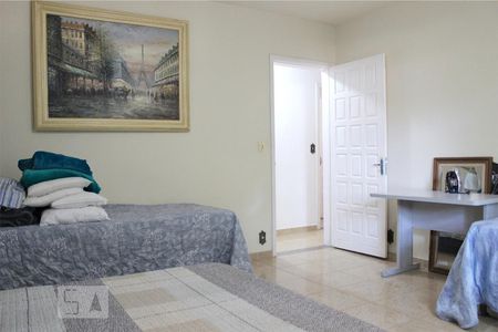 Casa de condomínio à venda com 300m², 5 quartos e 2 vagas Casa de condomínio à venda com 300m², 5 quartos e 2 vagasQuarto 2