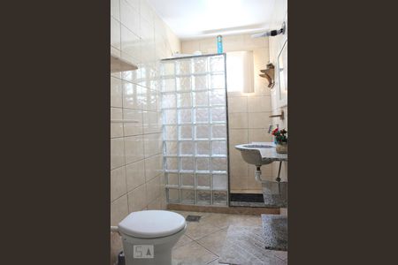 Casa de condomínio à venda com 300m², 5 quartos e 2 vagas Casa de condomínio à venda com 300m², 5 quartos e 2 vagasBanheiro Social