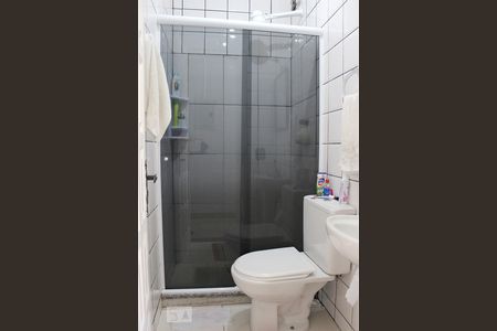 Casa de condomínio à venda com 300m², 5 quartos e 2 vagas Casa de condomínio à venda com 300m², 5 quartos e 2 vagasBanheiro Social