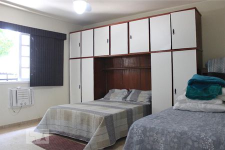 Casa de condomínio à venda com 300m², 5 quartos e 2 vagas Casa de condomínio à venda com 300m², 5 quartos e 2 vagasQuarto 2