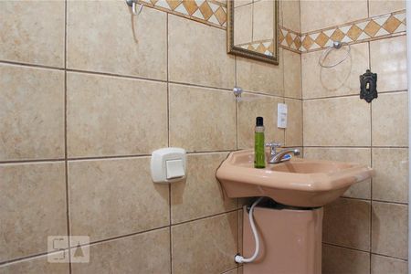 Casa de condomínio à venda com 300m², 5 quartos e 2 vagas Casa de condomínio à venda com 300m², 5 quartos e 2 vagasBanheiro da Suíte 2