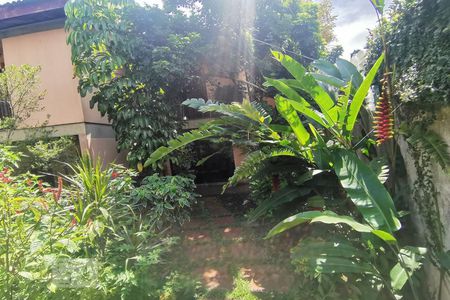 Casa à venda com 345m², 4 quartos e 4 vagas Casa à venda com 345m², 4 quartos e 4 vagasQuintal