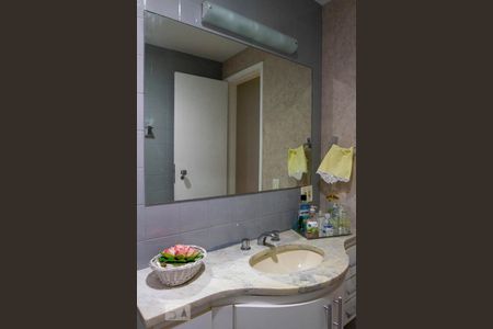 Apartamento à venda com 128m², 3 quartos e 1 vaga Apartamento à venda com 128m², 3 quartos e 1 vagaBanheiro Social