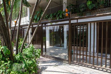 Apartamento à venda com 128m², 3 quartos e 1 vaga Apartamento à venda com 128m², 3 quartos e 1 vagaFachada e portaria