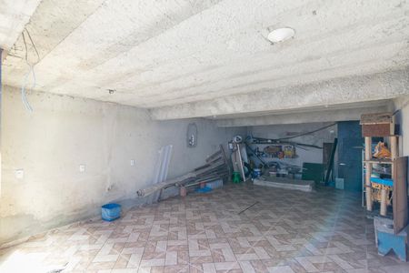 Casa à venda com 116m², 2 quartos e 10 vagasPorão