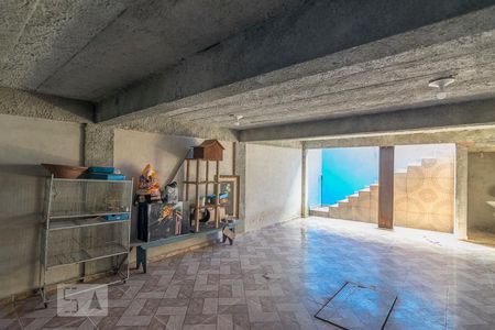 Casa à venda com 116m², 2 quartos e 10 vagasPorão