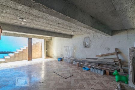 Casa à venda com 116m², 2 quartos e 10 vagasPorão