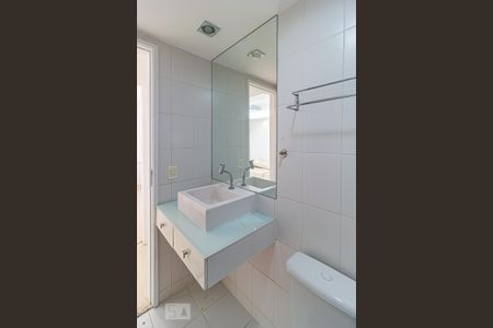 Apartamento à venda com 72m², 2 quartos e 1 vaga Apartamento à venda com 72m², 2 quartos e 1 vagaBanheiro Social
