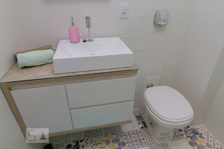 Banheiro de kitnet/studio para alugar com 1 quarto, 35m² em Centro, Florianópolis