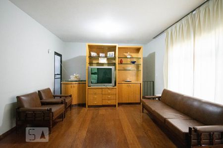 Sala de casa à venda com 5 quartos, 250m² em Jardim Três Marias, São Paulo