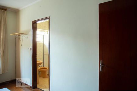 Casa à venda com 213m², 3 quartos e 3 vagasSuíte
