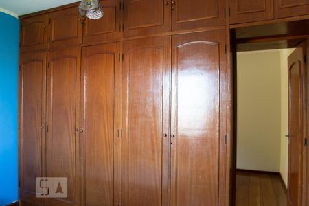 Casa à venda com 213m², 3 quartos e 3 vagasQuarto 2