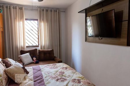 Casa à venda com 220m², 3 quartos e 2 vagasSuíte