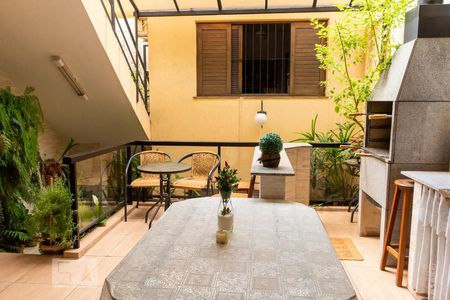 Casa à venda com 220m², 3 quartos e 2 vagasChurrasqueira