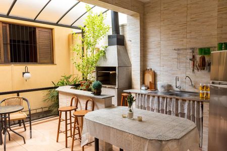 Casa à venda com 220m², 3 quartos e 2 vagasChurrasqueira