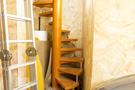 Casa à venda com 220m², 3 quartos e 2 vagasEscada