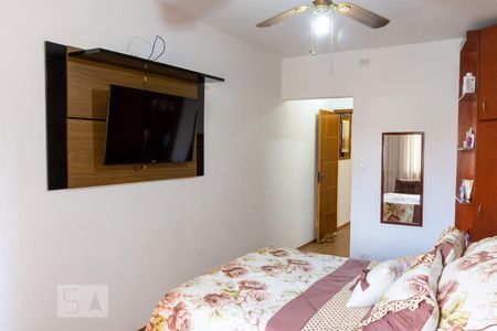 Casa à venda com 220m², 3 quartos e 2 vagasSuíte