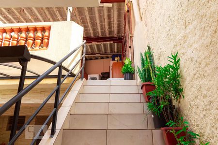 Casa à venda com 220m², 3 quartos e 2 vagasEscada