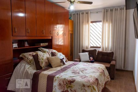 Casa à venda com 220m², 3 quartos e 2 vagasSuíte