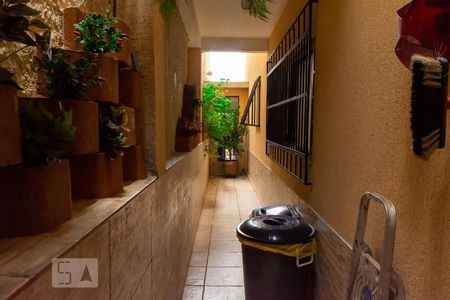 Casa à venda com 220m², 3 quartos e 2 vagasCorredor