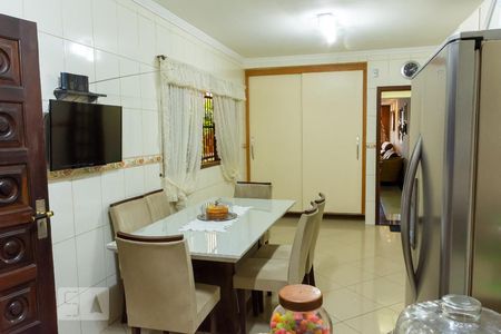 Casa à venda com 220m², 3 quartos e 2 vagasCozinha