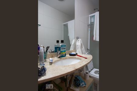 Apartamento à venda com 96m², 3 quartos e 2 vagas Apartamento à venda com 96m², 3 quartos e 2 vagasBanheiro social