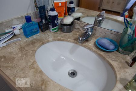 Apartamento à venda com 96m², 3 quartos e 2 vagas Apartamento à venda com 96m², 3 quartos e 2 vagasBanheiro da suíte