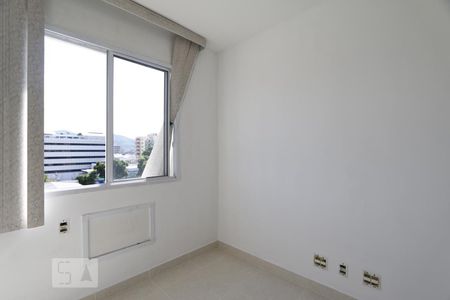 Quarto 1 de apartamento para alugar com 2 quartos, 59m² em Taquara, Rio de Janeiro