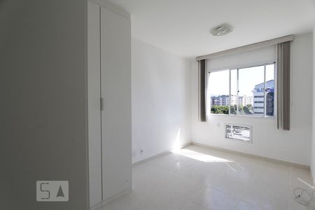 Quarto suite 2 de apartamento para alugar com 2 quartos, 59m² em Taquara, Rio de Janeiro