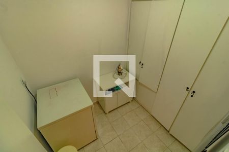 Casa à venda com 180m², 3 quartos e 2 vagas Casa à venda com 180m², 3 quartos e 2 vagasQuarto de Serviço