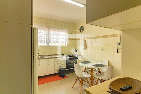 Casa à venda com 180m², 3 quartos e 2 vagas Casa à venda com 180m², 3 quartos e 2 vagasCozinha