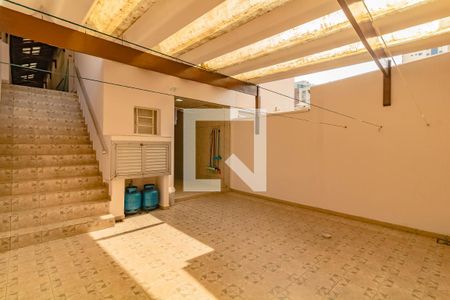 Casa à venda com 180m², 3 quartos e 2 vagas Casa à venda com 180m², 3 quartos e 2 vagasÁrea Externa