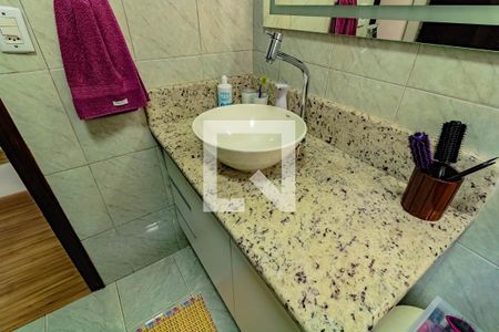 Casa à venda com 180m², 3 quartos e 2 vagas Casa à venda com 180m², 3 quartos e 2 vagasBanheiro da Suíte