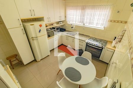 Casa à venda com 180m², 3 quartos e 2 vagas Casa à venda com 180m², 3 quartos e 2 vagasCozinha