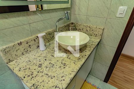 Casa à venda com 180m², 3 quartos e 2 vagas Casa à venda com 180m², 3 quartos e 2 vagasBanheiro Social