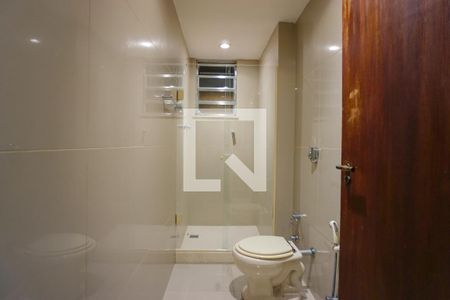 Apartamento à venda com 400m², 3 quartos e 2 vagas Apartamento à venda com 400m², 3 quartos e 2 vagasBanheiro da Suíte 1