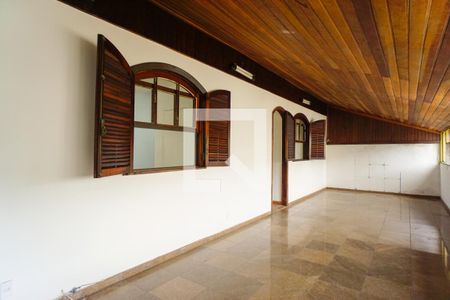 Apartamento à venda com 400m², 3 quartos e 2 vagas Apartamento à venda com 400m², 3 quartos e 2 vagasVaranda