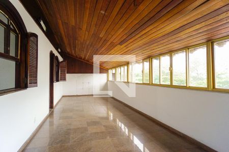 Apartamento à venda com 400m², 3 quartos e 2 vagas Apartamento à venda com 400m², 3 quartos e 2 vagasVaranda