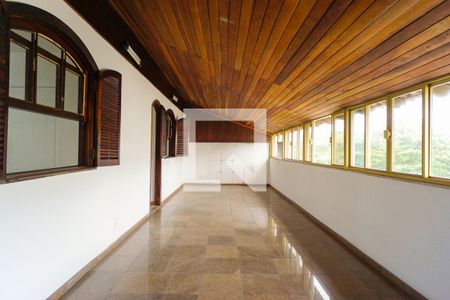 Apartamento à venda com 400m², 3 quartos e 2 vagas Apartamento à venda com 400m², 3 quartos e 2 vagasVaranda