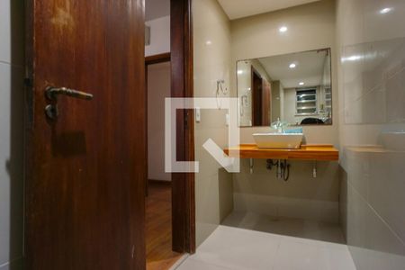 Apartamento à venda com 400m², 3 quartos e 2 vagas Apartamento à venda com 400m², 3 quartos e 2 vagasBanheiro da Suíte 1