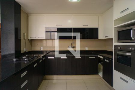 Apartamento à venda com 400m², 3 quartos e 2 vagas Apartamento à venda com 400m², 3 quartos e 2 vagasCozinha e Área de Serviço